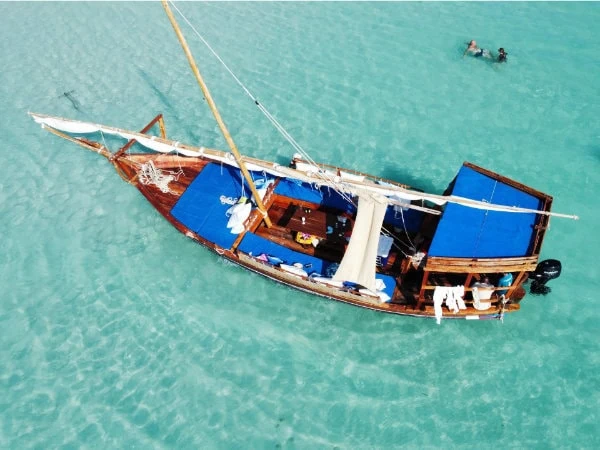 Mnemba snorkeling tour boat